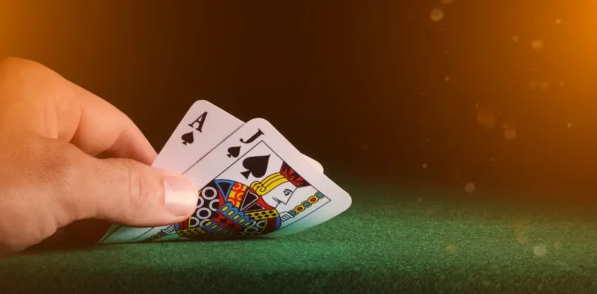 Why Online Casino Players Are Turning to This Classic Card Game